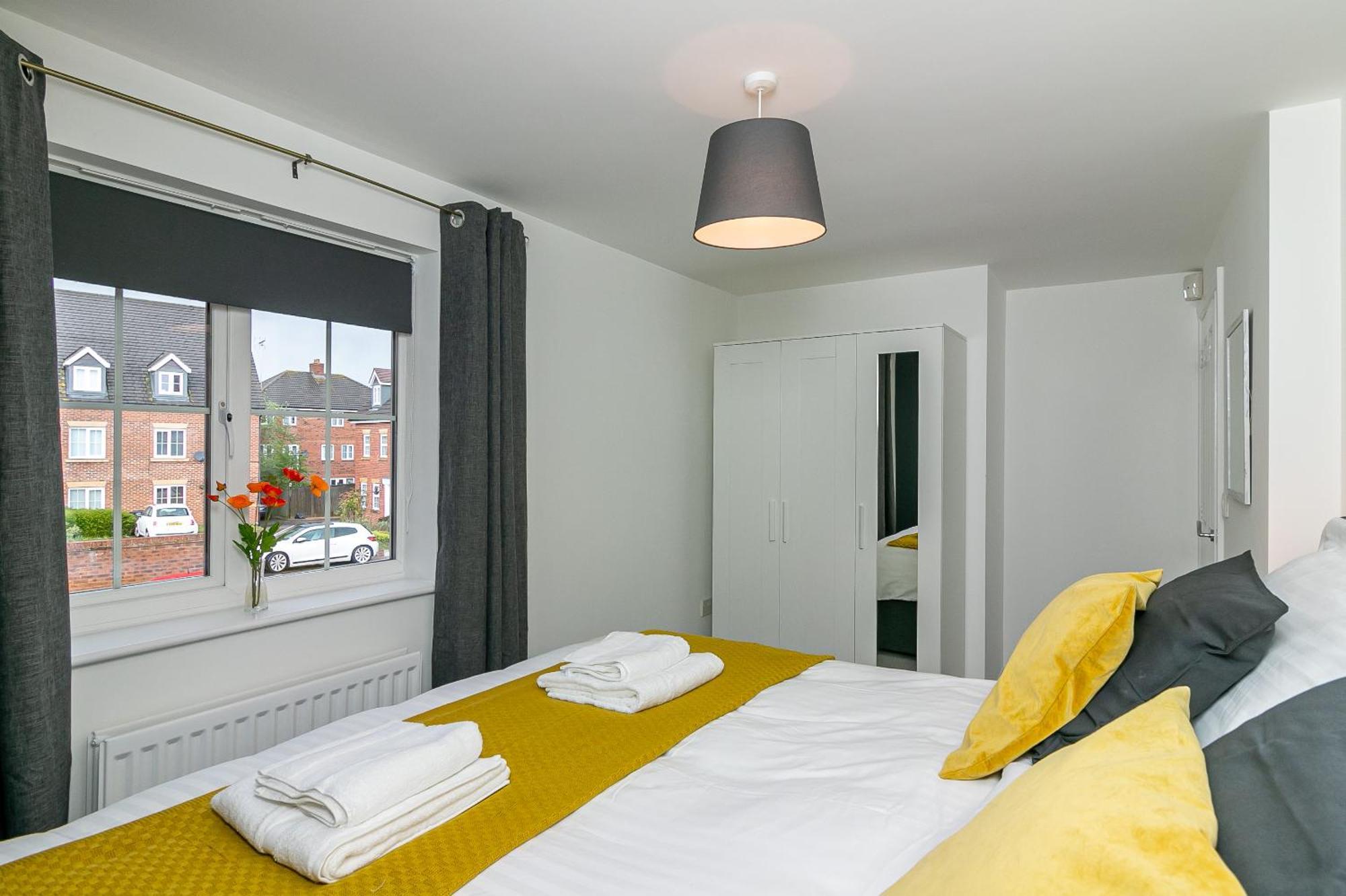 Three Bedroom Apartment By Vesta Serviced Accommodation & Short Lets Hatfield With Free Parking المظهر الخارجي الصورة