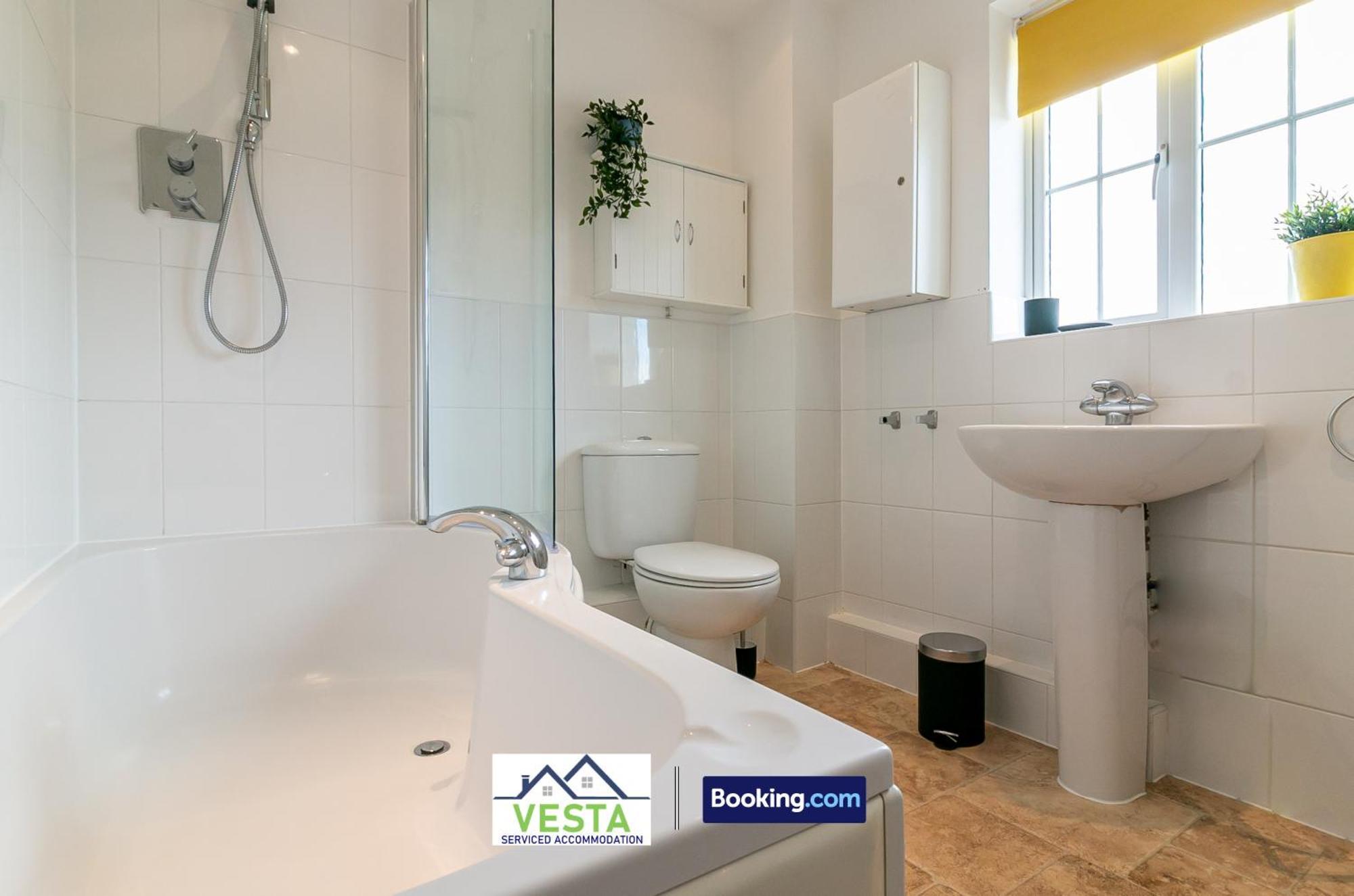 Three Bedroom Apartment By Vesta Serviced Accommodation & Short Lets Hatfield With Free Parking المظهر الخارجي الصورة