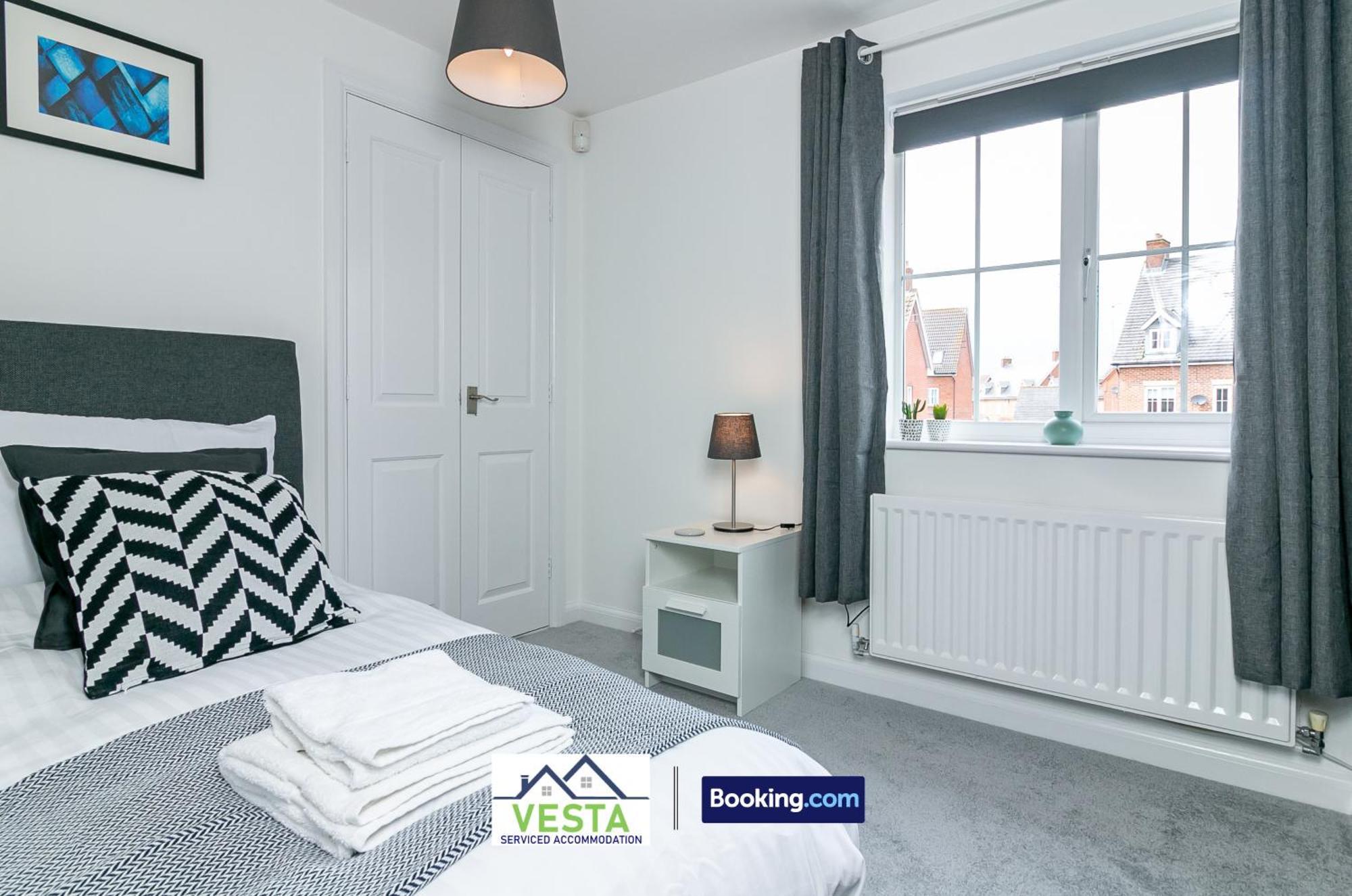 Three Bedroom Apartment By Vesta Serviced Accommodation & Short Lets Hatfield With Free Parking المظهر الخارجي الصورة