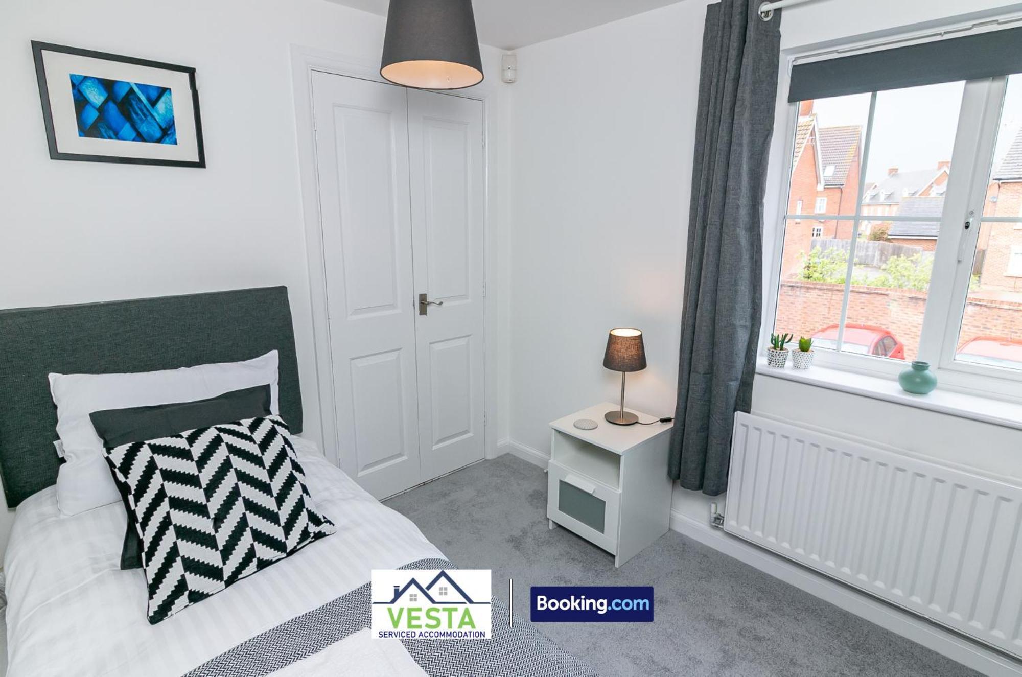 Three Bedroom Apartment By Vesta Serviced Accommodation & Short Lets Hatfield With Free Parking المظهر الخارجي الصورة